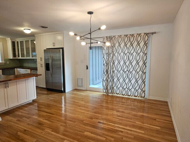 Foto del edificio - Available Now in Lakeport