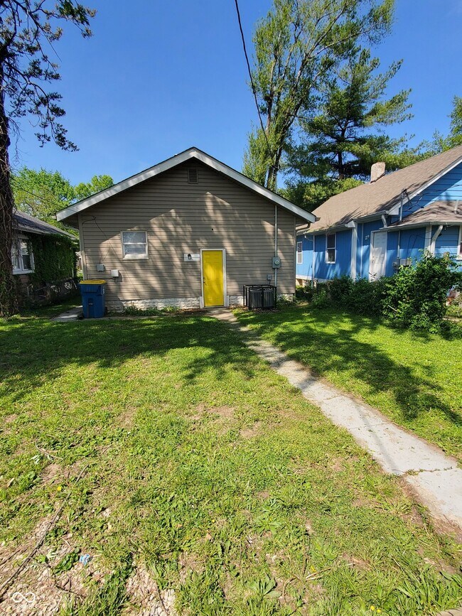 Foto del edificio - 1409 N Warman Ave