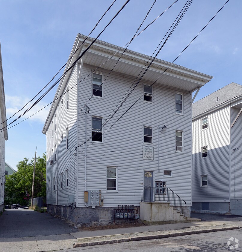 Primary Photo - 52 Deane St
