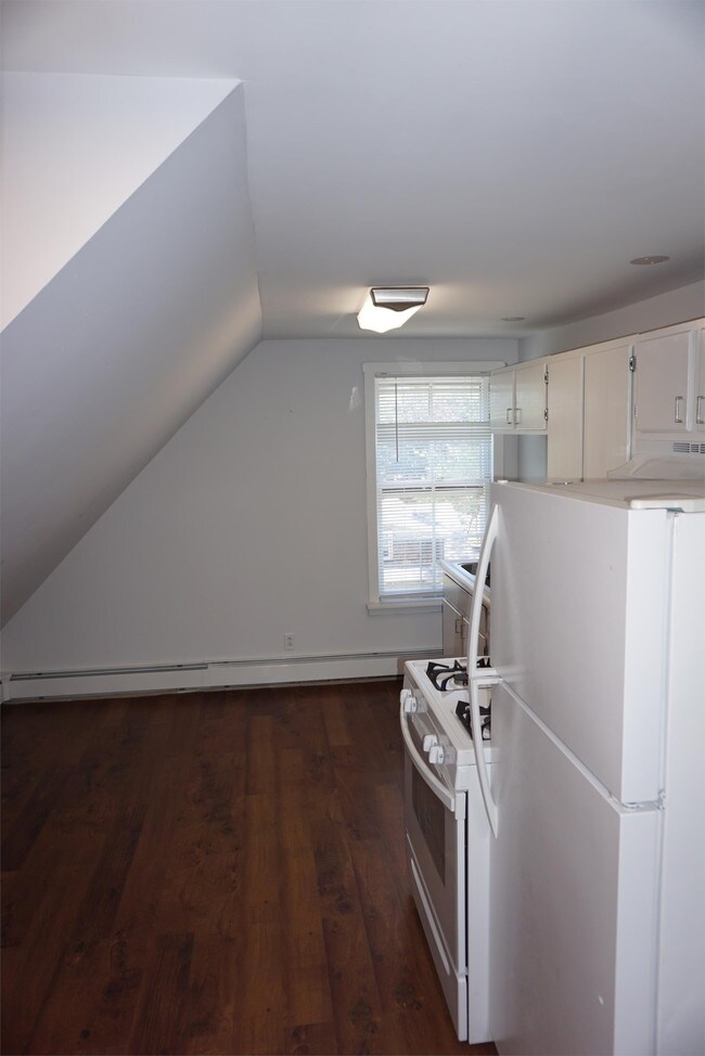 Building Photo - 15 Brentwood Rd