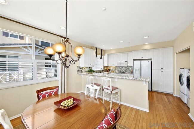 Foto del edificio - 3 Bedroom 3.5 Bathroom Townhouse in Sunset Cove