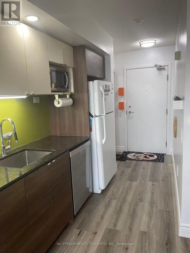 Building Photo - 121 McMahon Dr