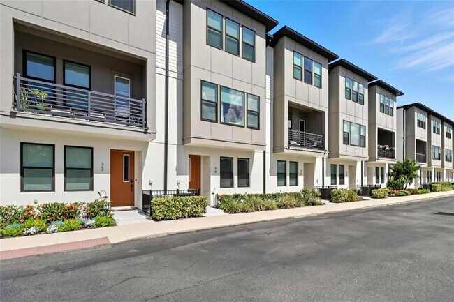 Foto del edificio - 2511 N Grady Ave