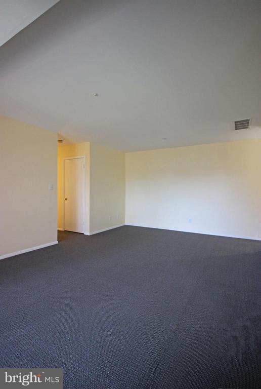 Building Photo - 7900 Coriander Dr