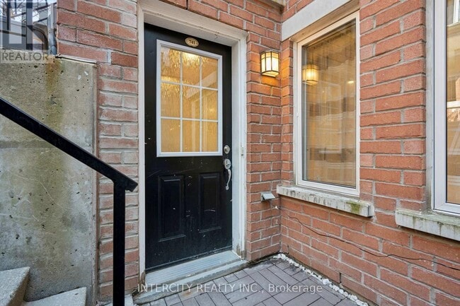 Building Photo - 10 Laidlaw St