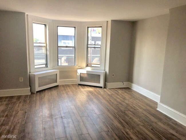 Building Photo - 1 br, 1 bath Apartment - 2055 Snyder Avenue