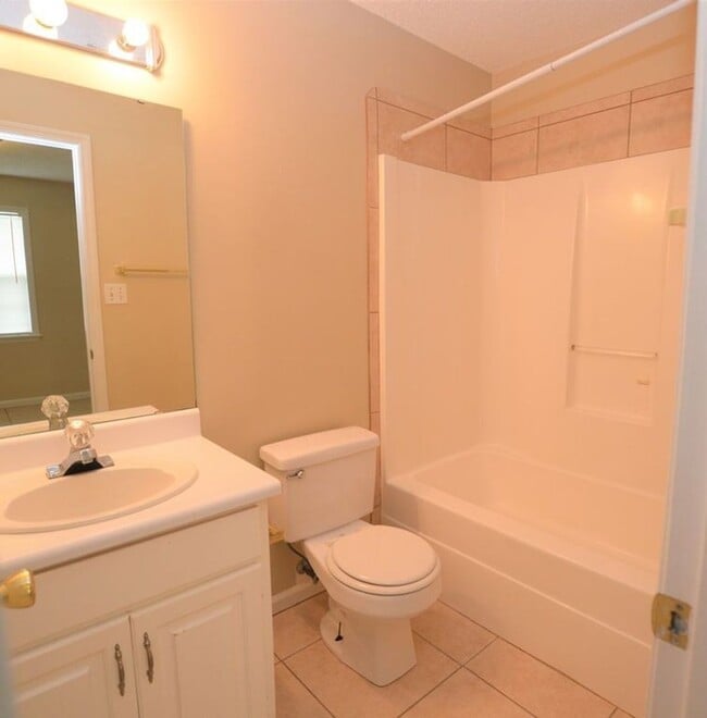 Building Photo - 6000 Susan Cir