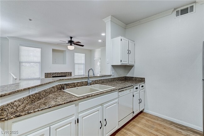 Building Photo - 5855 Valley Dr