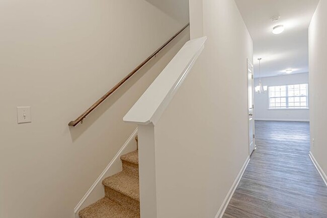 Building Photo - 3 Bedroom 2.5 Bathroom Townhome is located...