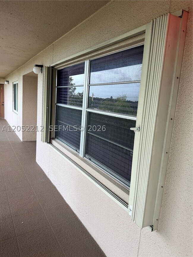 Building Photo - 1000 SW 125th Ave