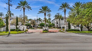 Building Photo - 725 SW 148th Ave