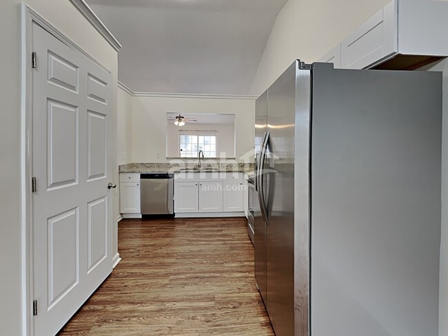 Building Photo - 219 Bellport Dr