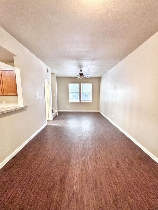 Foto del edificio - Comfortable 4-Bedroom Condo in Houston's O...