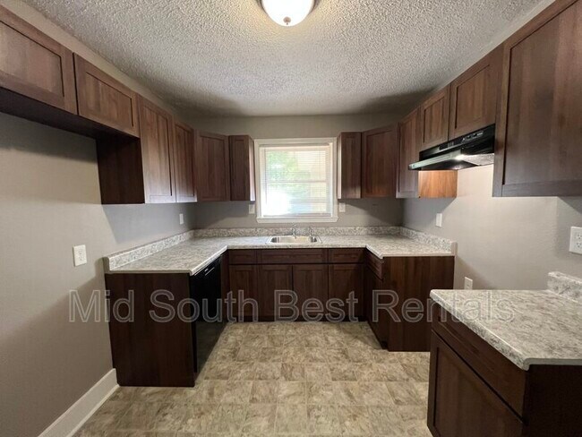 Foto del edificio - 820 Dolan Rd