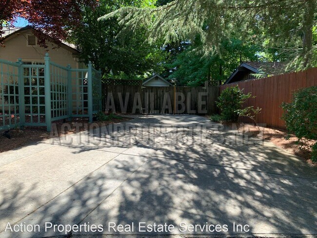 Building Photo - 3 br, 2.5 bath House - 603 Kindred Lane