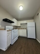 Building Photo - 405 N Greenwich St