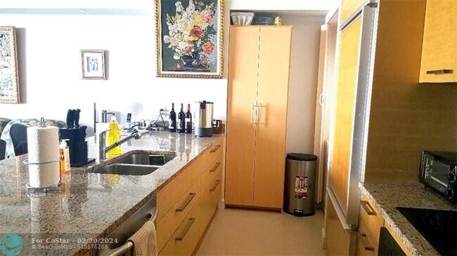 Building Photo - 1830 S Ocean Dr