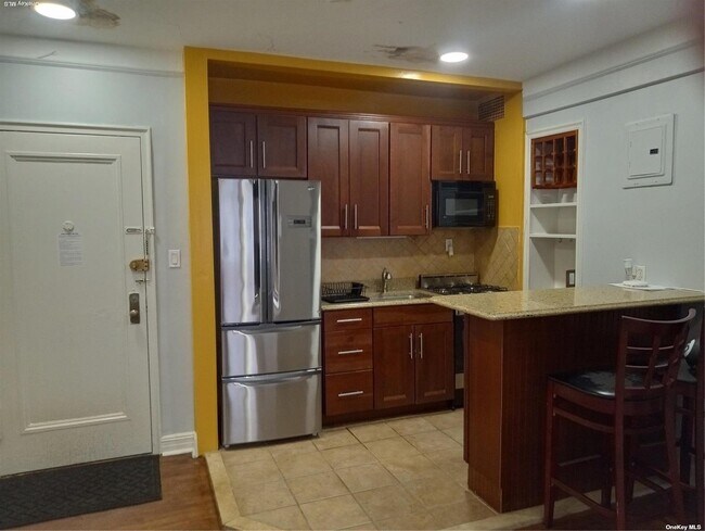 Foto del edificio - 84-49-84168 168th St