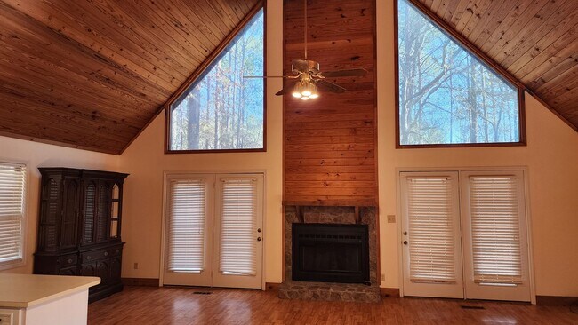 Foto del edificio - Home Located in Hamilton, Close to Lake Harding!