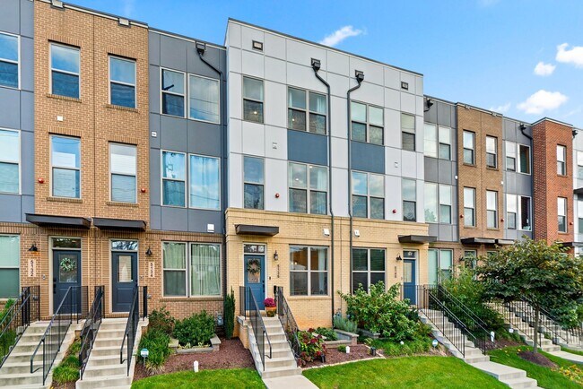 Foto del edificio - Beautiful Townhome with Rooftop terrace