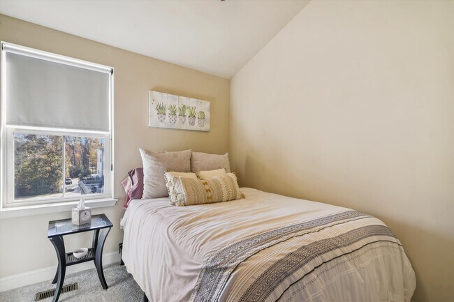 Foto del edificio - 605 S Cherry Grove Ave