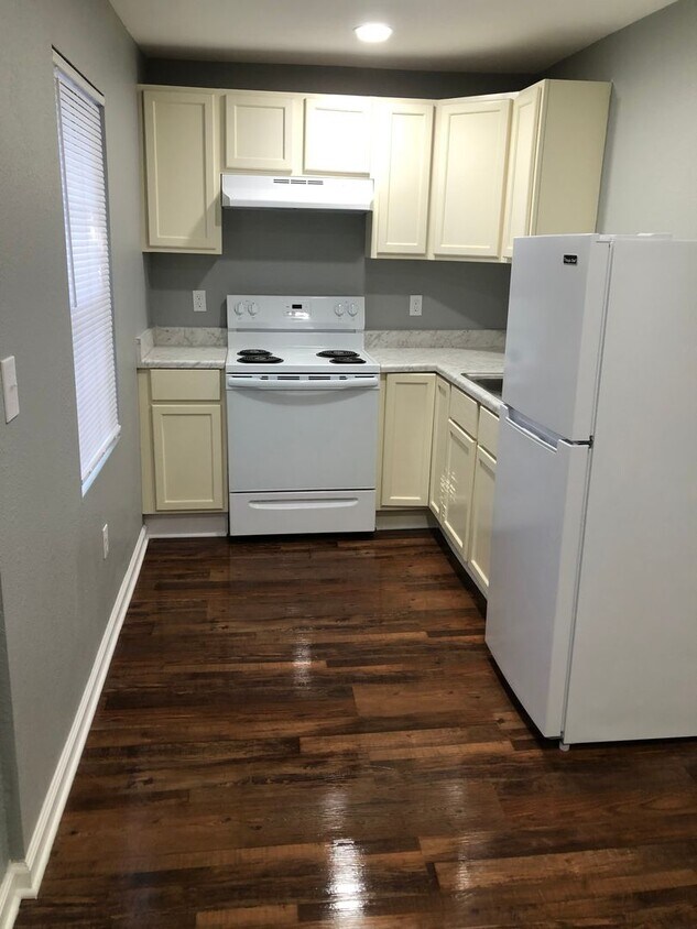 Foto principal - SF-2402 Savannah/Three Units