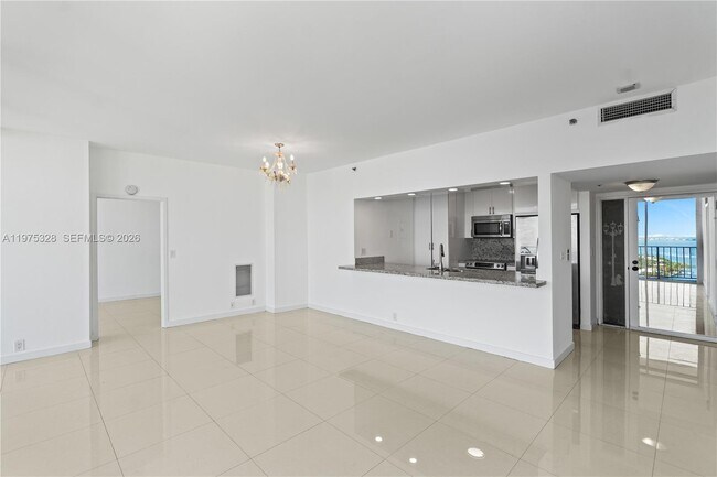 Foto del edificio - 7601 E Treasure Dr