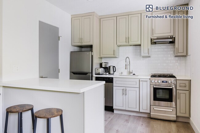 Foto del edificio - 4136 Grand View Blvd