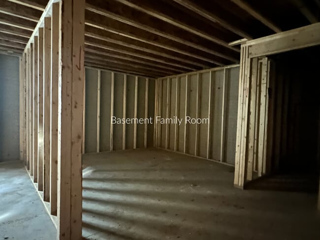 BASEMENT LIVING RM - 812 Clay St