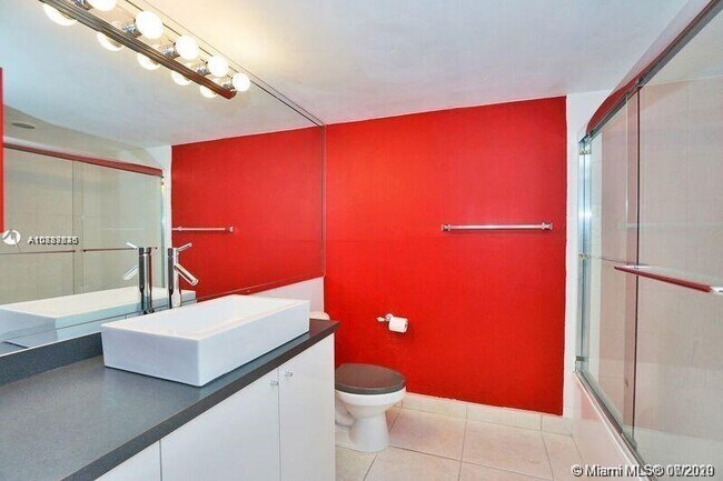 Building Photo - 200  Leslie Dr 618 Hallandale Beach Fl 33009