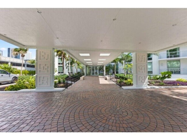 Foto del edificio - 1111 N Gulfstream Ave