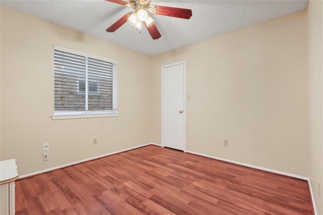 Foto del edificio - 13622 Wimbledon Oaks Dr