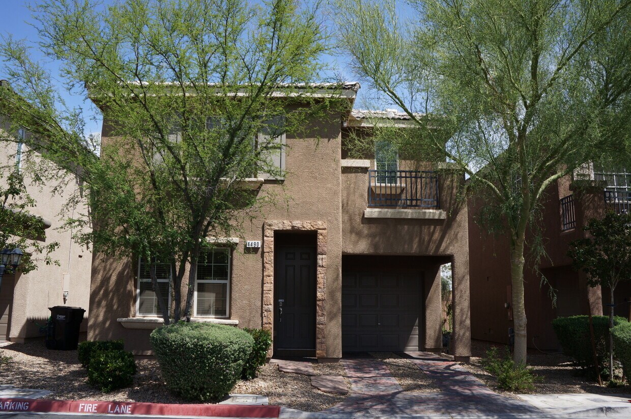 Primary Photo - BEAUTIFUL SOUTH LAS VEGAS HOME IN A QUIET ...