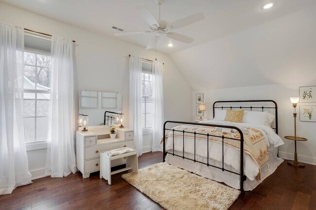 Building Photo - 488 S Block Ave