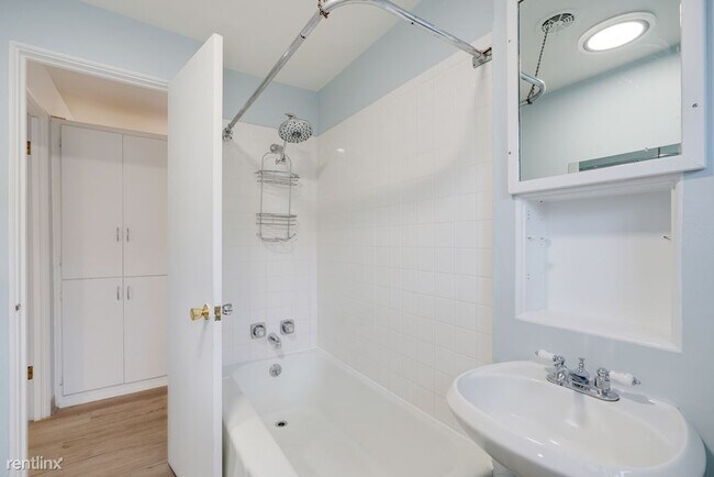 Building Photo - 2 br, 1 bath House - 920 North Street