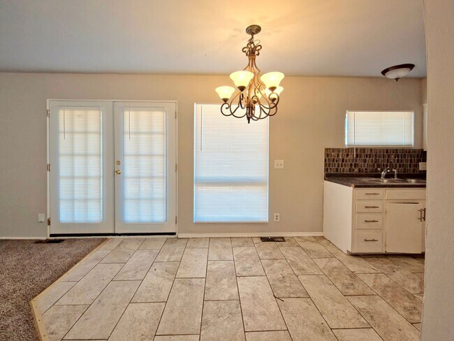 Foto del edificio - Charming 3 Bed 2 Bath In South Central Lubbock