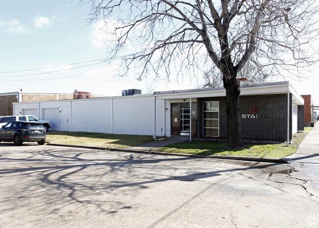 Building Photo - 1121 Delano St