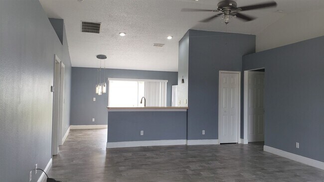 Foto del edificio - ~3/2~ Cardinal Pines Estate~Large Fenced i...