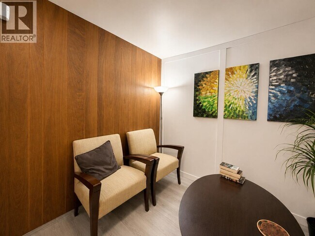 Photo du bâtiment - 796 W 42nd Ave