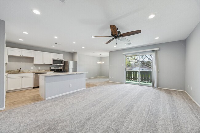 Foto del edificio - 5005 Georgi Ln