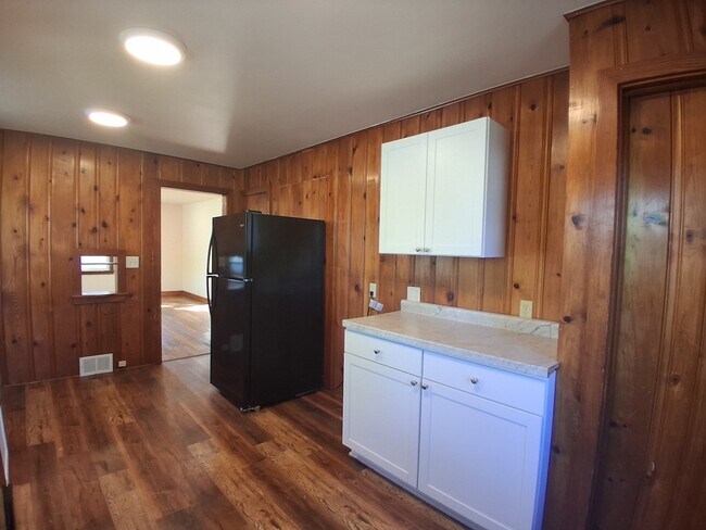 Foto del edificio - 108 N Webster St