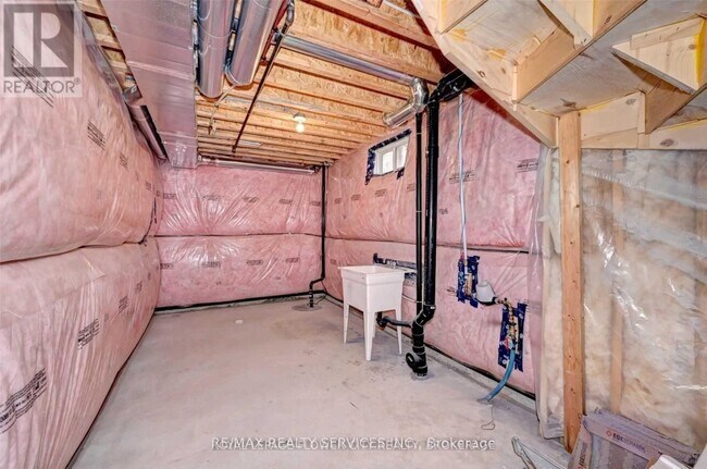 Building Photo - 15 Blacksmith Dr