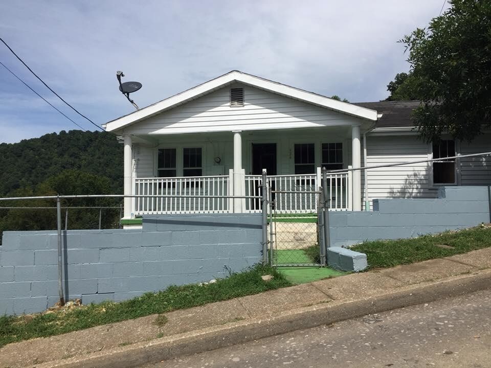424 Plum St, Hazard, KY 41701 House Rental in Hazard, KY