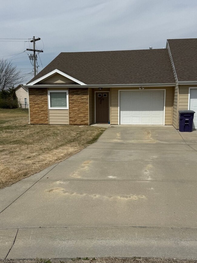 Building Photo - 532 Grainfield St