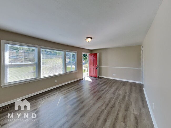 Building Photo - 9000 Belvoir Dr