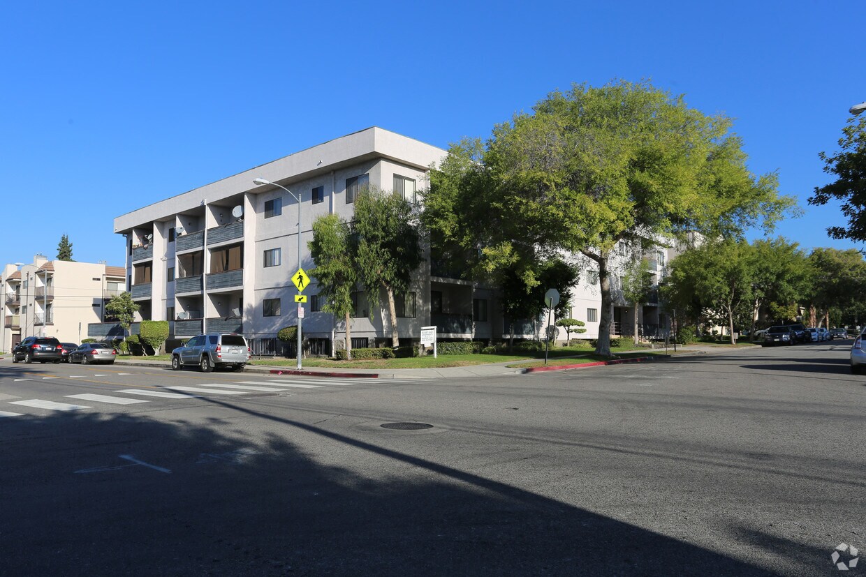 Foto principal - Belmont Plaza Apartment