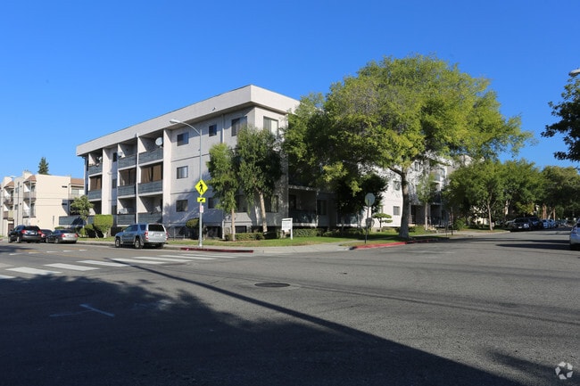 Building Photo - Belmont Plaza Apartment