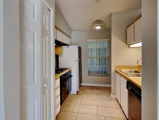 Foto del edificio - 1041 Heron Ct