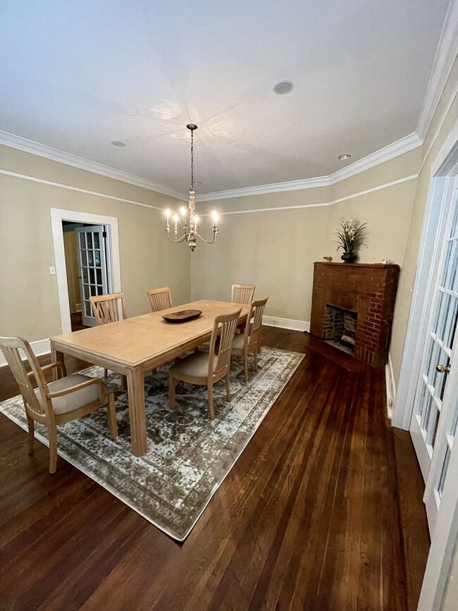 Building Photo - Classic home near downtown Valdosta