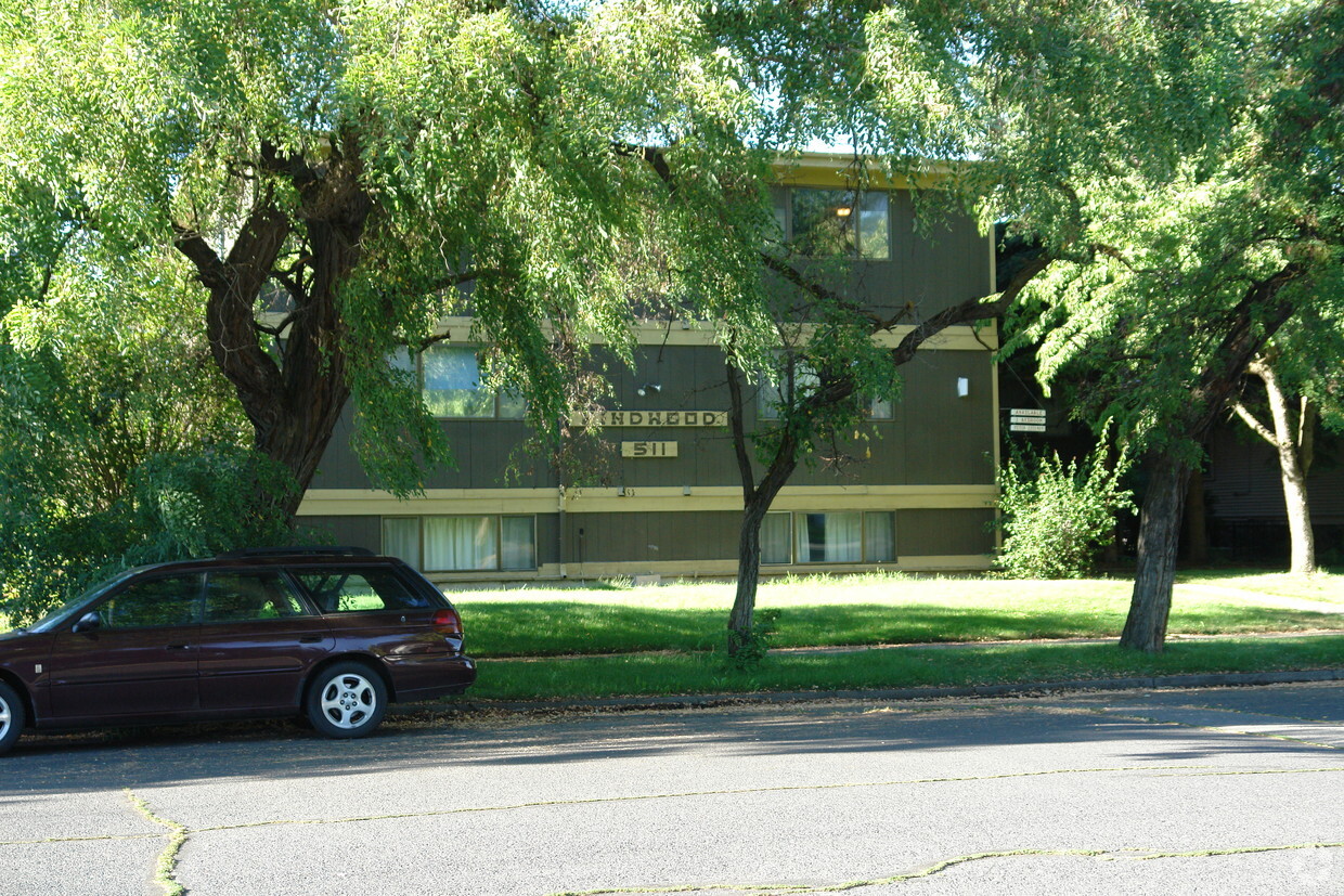 Building Photo - 511 E Augusta Ave